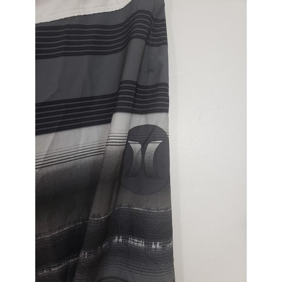 (M5) Hurley Phantom Mens Board Shorts Size 32 Black Gray Striped Swim - Picture 3 of 8